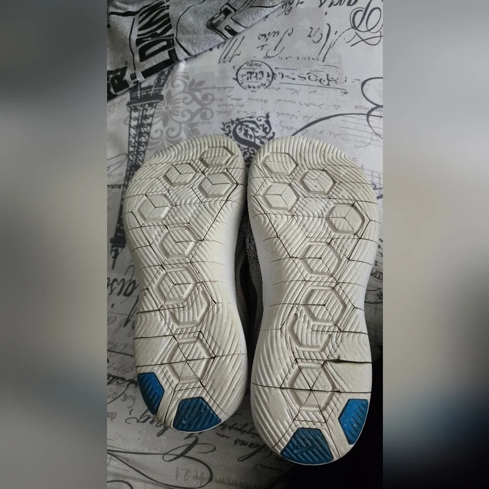 Nike Flex Contact gray size 5Y